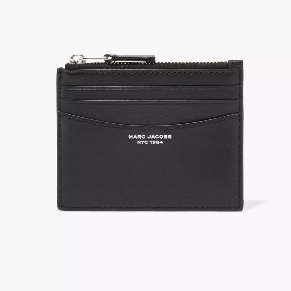 Estuche para tarjetas con cremallera de 3,5" The Slim 84 de Marc Jacobs, color negro