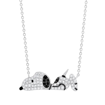 Collar de Snoopy acostado con circonitas cúbicas de 0,15 ct de Crislu Peanuts en plata de ley 925 bañada en oro amarillo de 18 quilates