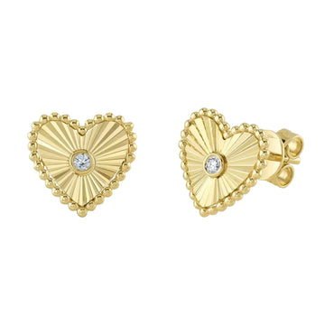Aros tipo botón con forma de corazón y bisel de diamantes de 0,04 ct. de Shy Creations Kate en oro amarillo de 14 quilates
