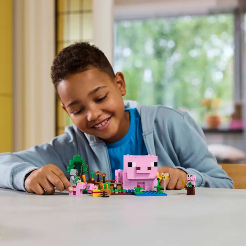 LEGO Minecraft The Baby Pig House Building Toy Set (238-Pieces)