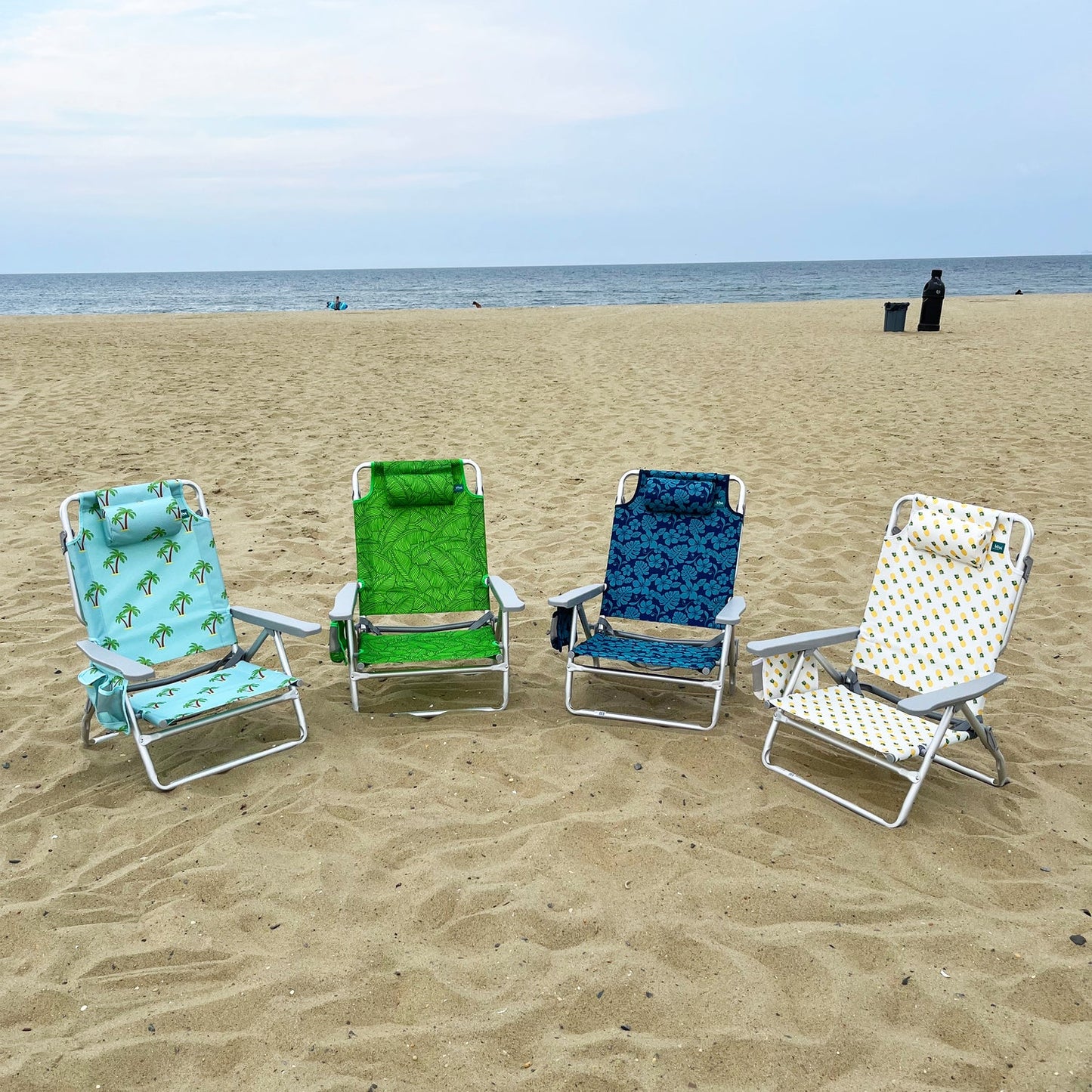 Bliss Hammocks Folding Beach Chair with Towel Rack and Side Pocket - Green Banana Leaves