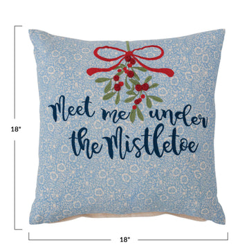 Almohada de algodón estampada de 18" con diseño de muérdago, bordado y pompones de Creative Co-Op - Multicolor