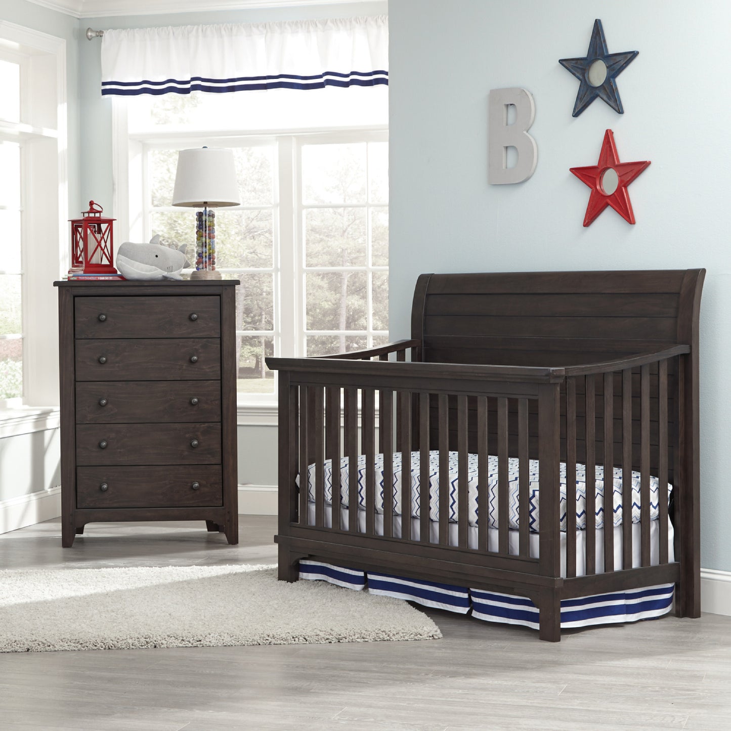 Cuna convertible de madera en color marrón River Rock de Westwood Design Taylor Farmhouse