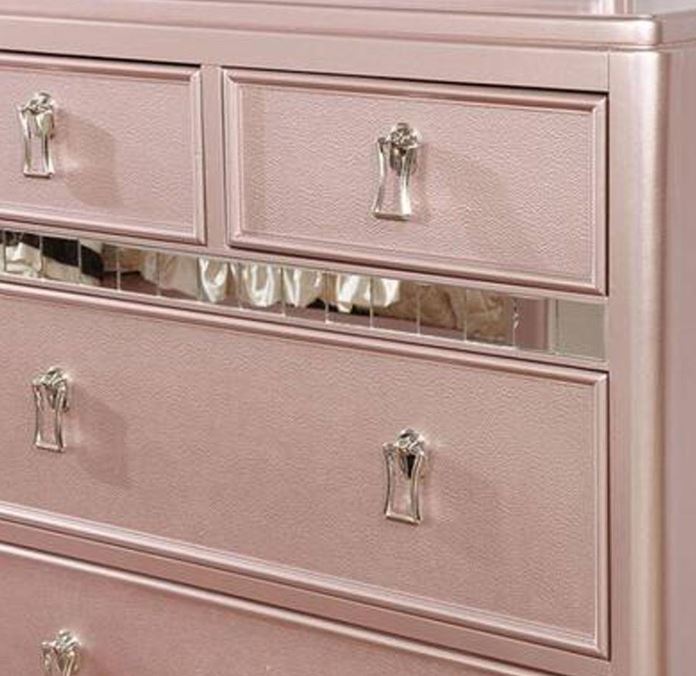 Cómoda Ariston con 7 cajones de Furniture of America