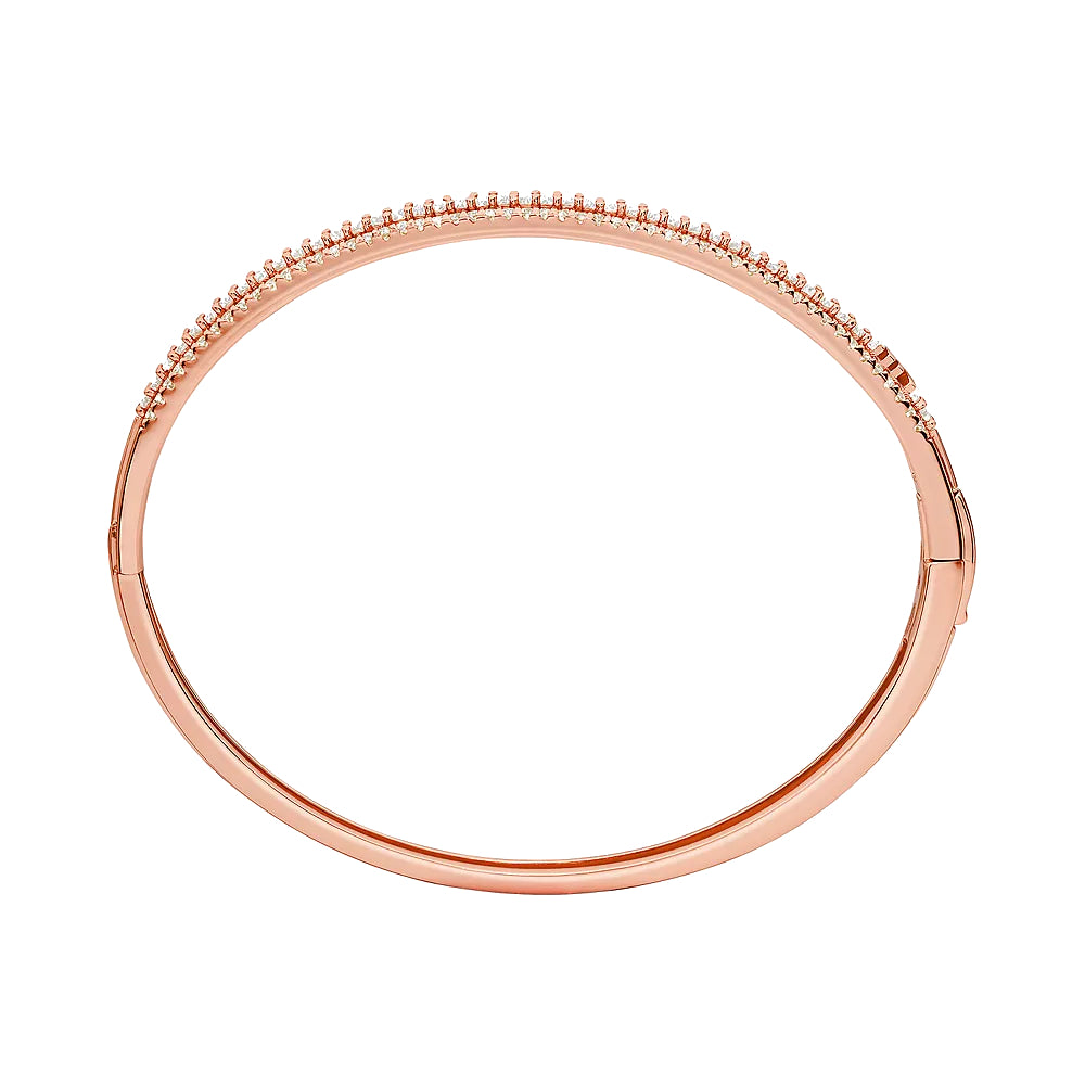 Pulsera tipo brazalete con circonita cúbica baguette y pavé para mujer de Michael Kors en baño de oro rosa de 14 quilates sobre plata de ley.