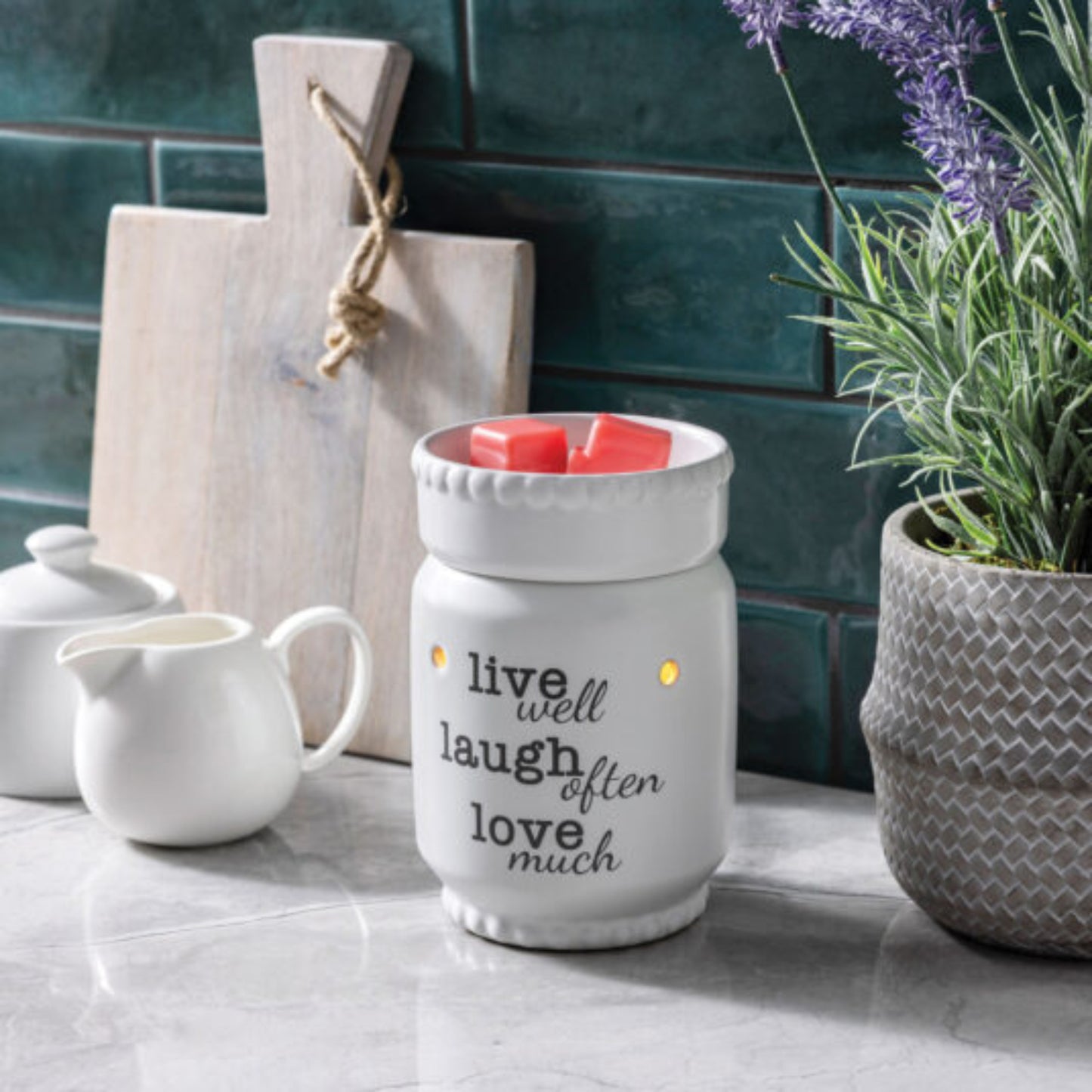 Calentador de velas con fragancia Live Love Laugh Illumination - Blanco