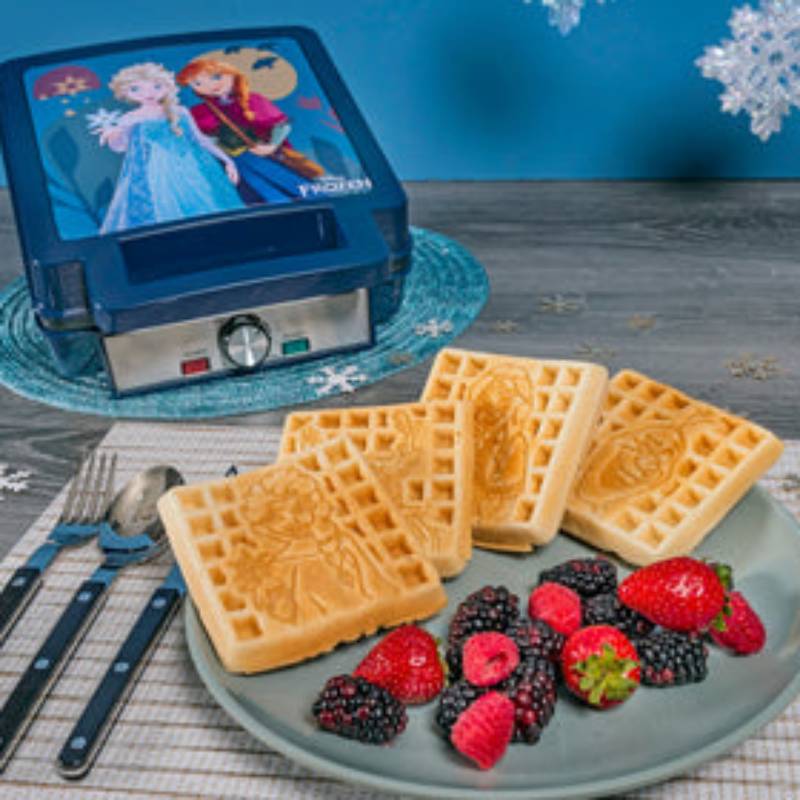 Uncanny Brands WM5/DIP/PR1 Disney Frozen Elsa, Anna, and Olaf Deluxe Waffler- Blue