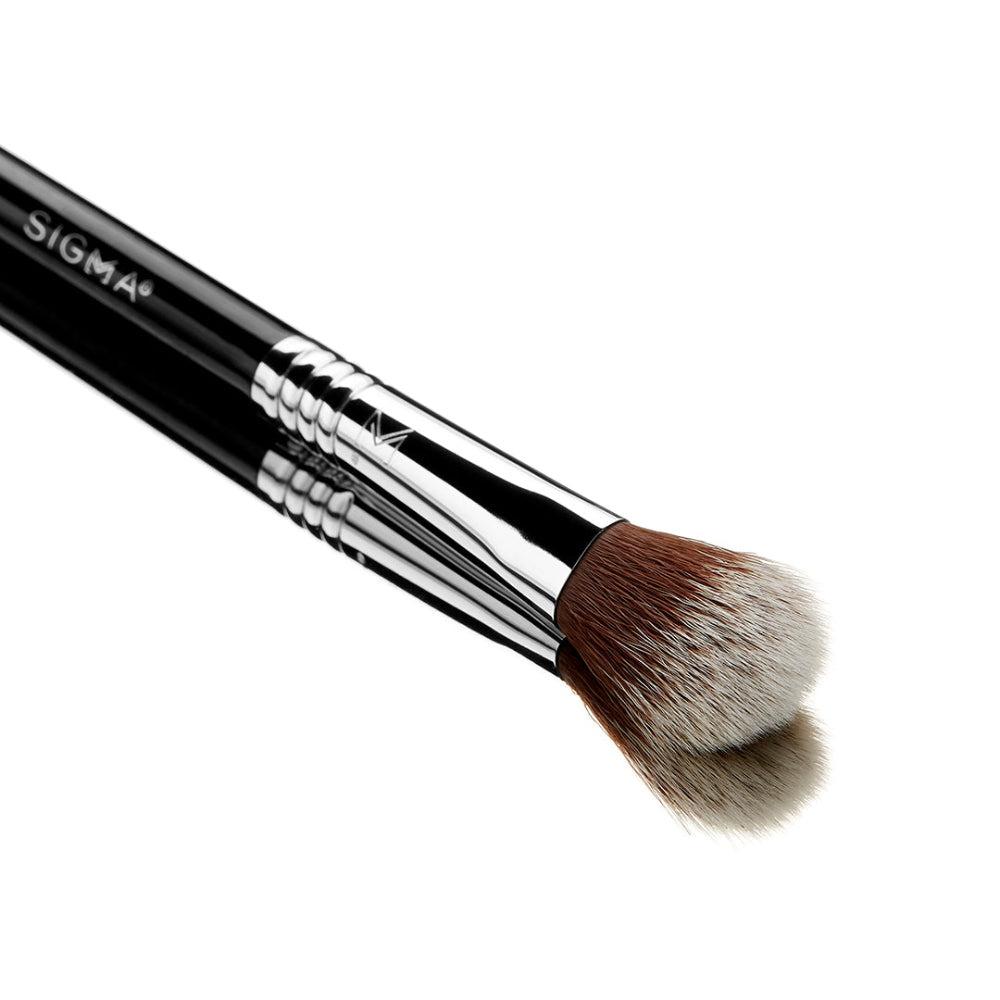 Sigma Beauty High Cheekbone Highlighter Brush