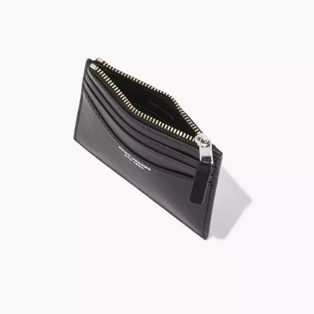 Estuche para tarjetas con cremallera de 3,5" The Slim 84 de Marc Jacobs, color negro