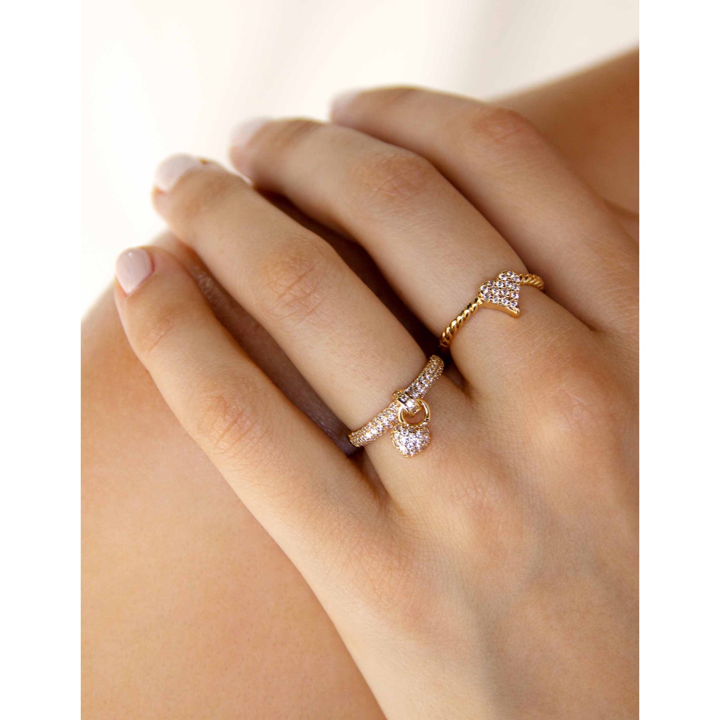 Anillo Love Locked en tono dorado para mujer de Ettika (juego de 2) - Talla 6