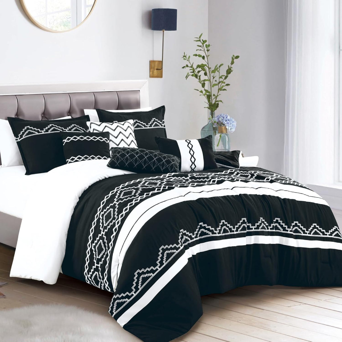ESCA Euzebia Comforter Set (7-Piece) - Black/White