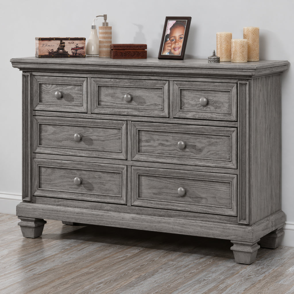 Cómoda Richmond de 56" con 7 cajones de Soho Baby - Gris cepillado