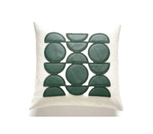 Almohada decorativa ecléctica de 45 cm Buddha's Balance Retreat de Evolved Home, verde y beige