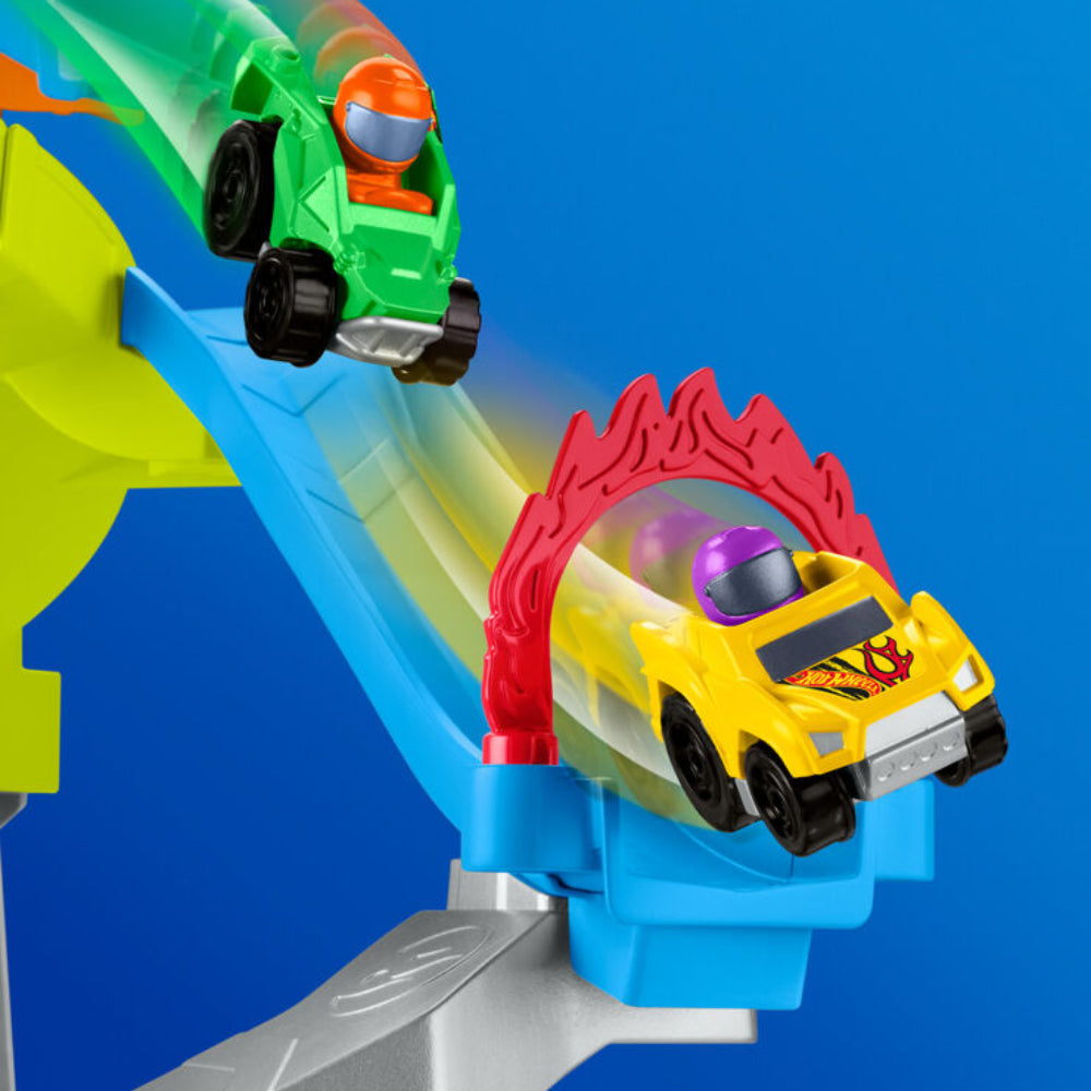 Pista de carreras con acrobacias en espiral de Little People Hot Wheels