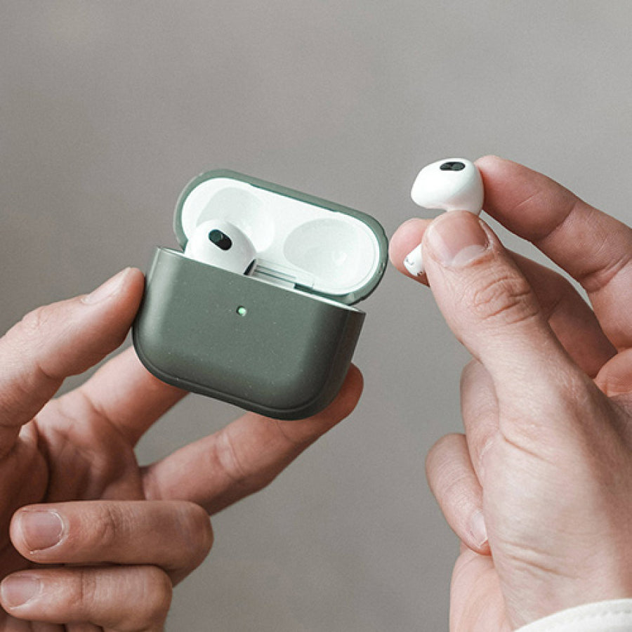 Estuche de carga biológica CS Woodcessories para Apple Airpods (tercera generación) - Verde medianoche