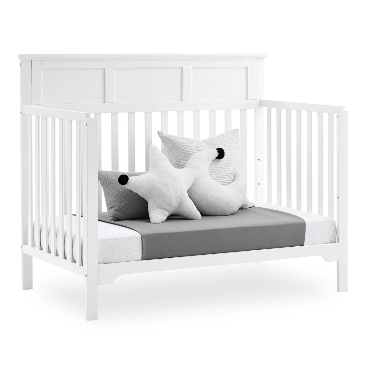 Delta Children Sweet Beginnings Hart Flat Top White 6-in-1 Convertible Wooden Crib