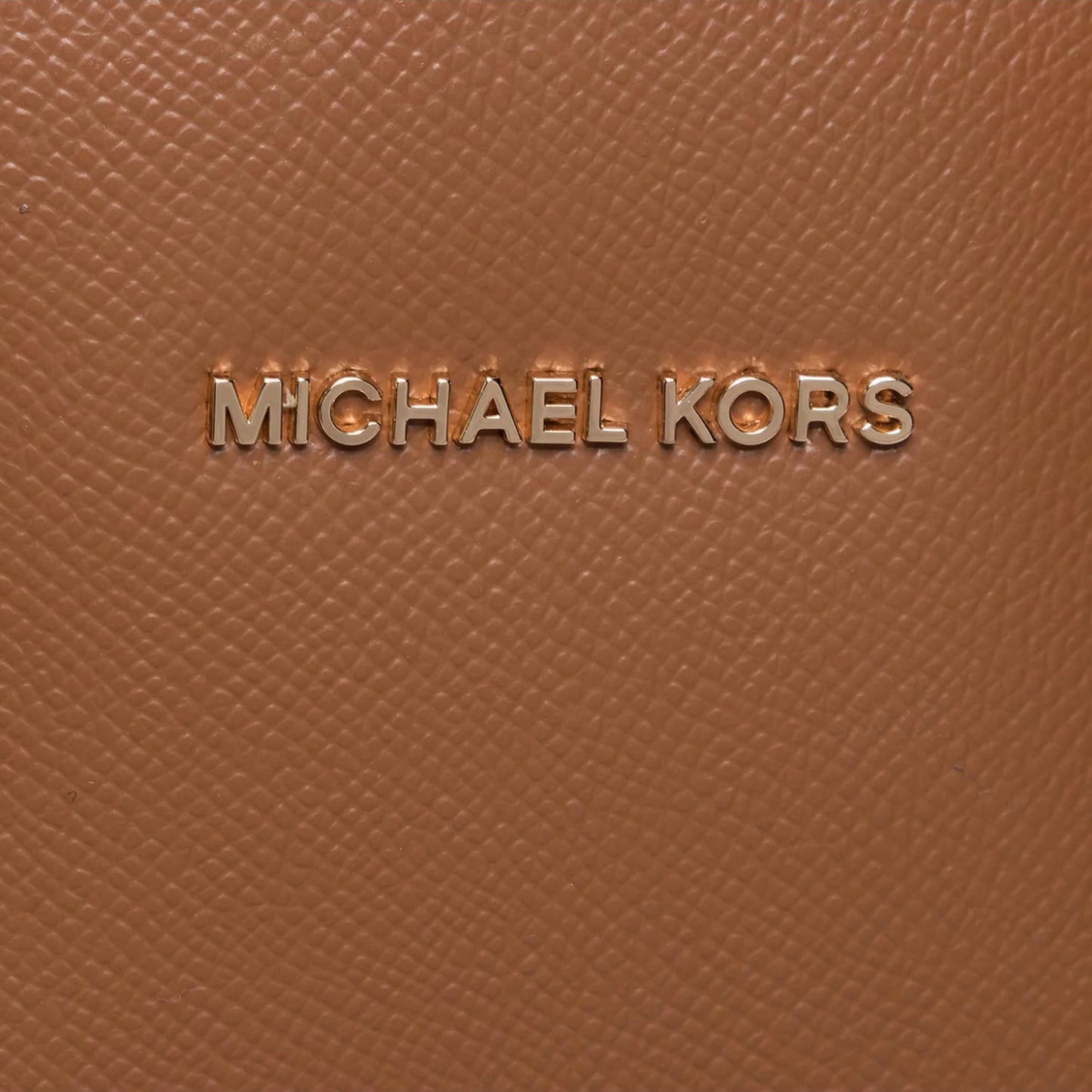 Bolso de mano mediano Voyager de piel granulada con correa de hombro ajustable de Michael Kors