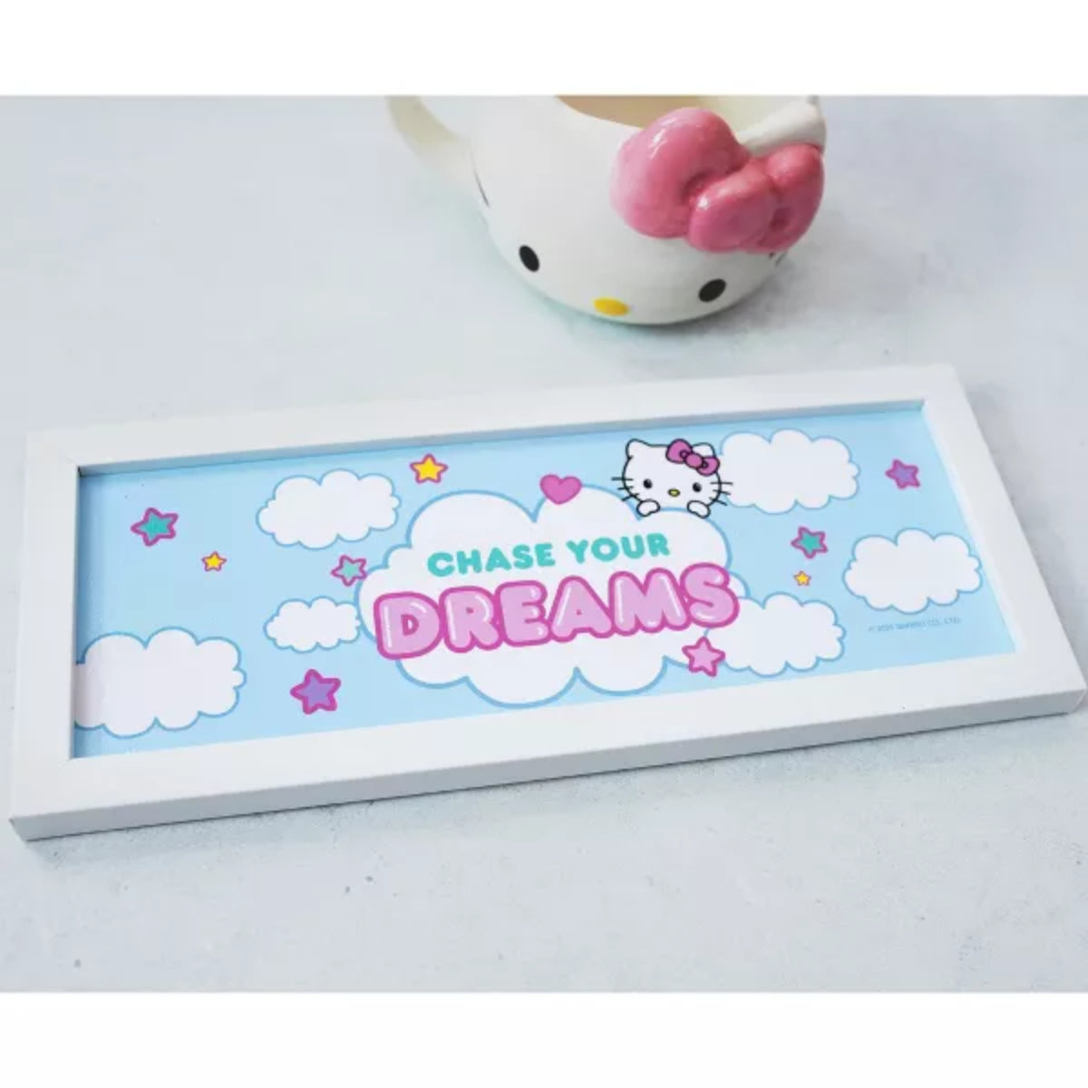 Letrero colgante de madera de Hello Kitty de 12" x 5" con la frase "Chase Your Dreams" para pared enmarcado