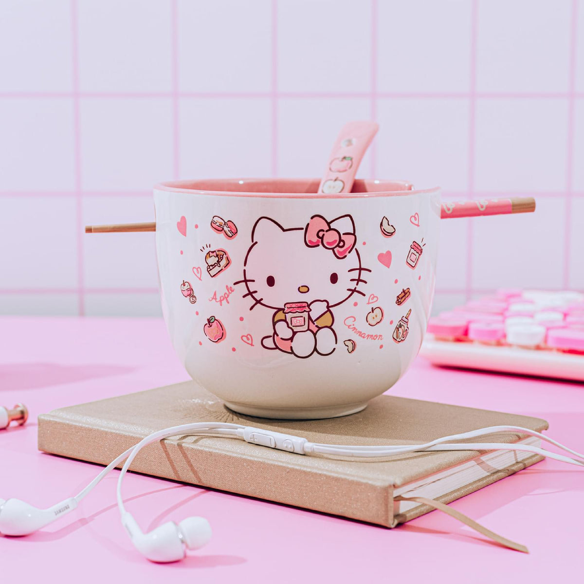 Sanrio Hello Kitty Apples and Cinnamon 20 oz Ramen Bowl and Chopstick Set