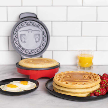 Uncanny Brands WM1/POK/SQU Pokémon Squirtle Waffle Maker - Black/Red