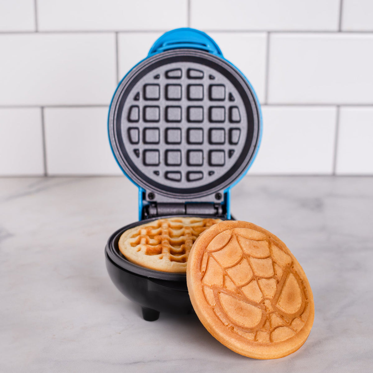 Minimáquina para hacer waffles con diseño de Spider-Man de Marvel WM3/MVC/SMC, multicolor