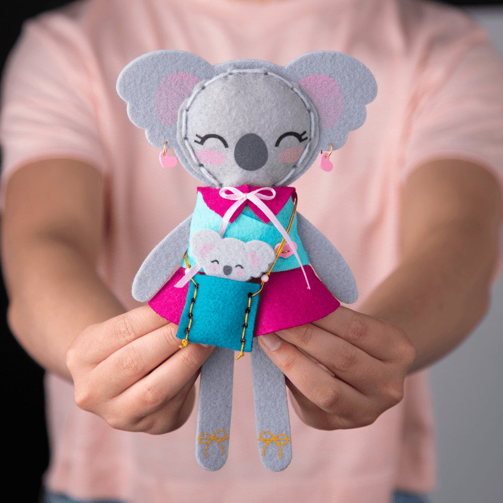 Kit de costura para hacer amigos con forma de koala de PlayMonster (77 piezas)