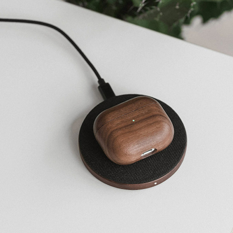 Estuche de carga protector CS Woodcessories para Apple Airpods (3.ª generación) - Nogal