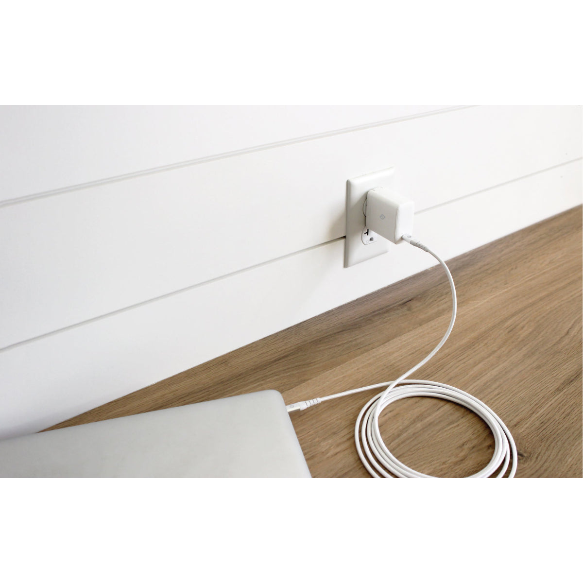 Cargador de pared con un solo puerto USB-C GaN de 45 W de Tekya, color blanco