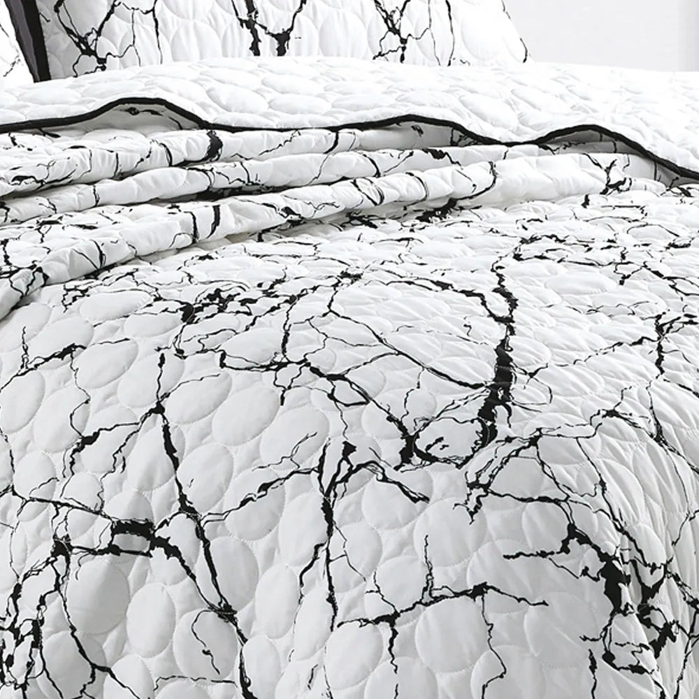 Esca Corliss King Size 3-Piece Reversible Bedspread Set - Black/White
