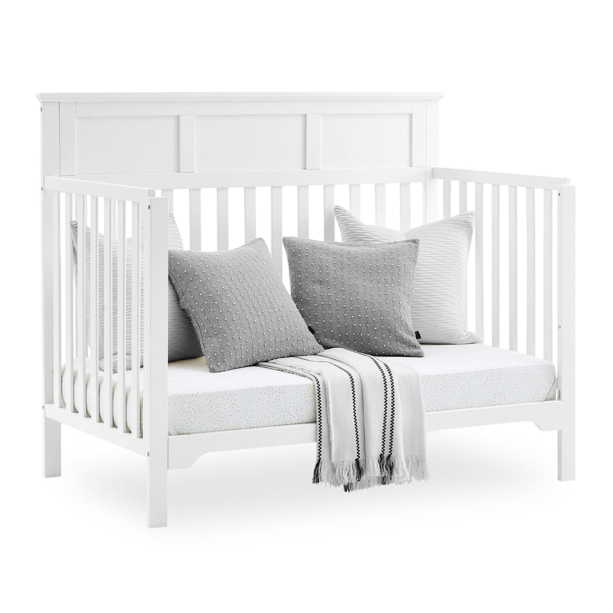 Delta Children Sweet Beginnings Hart Flat Top White 6-in-1 Convertible Wooden Crib