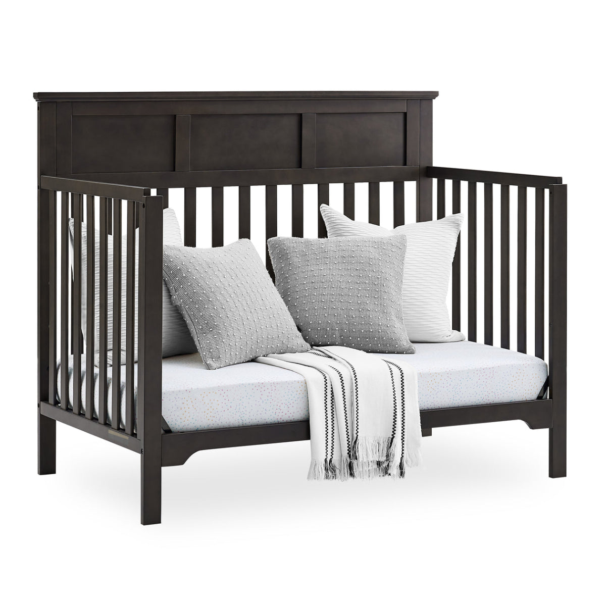 Cuna convertible de madera 6 en 1 en gris piedra Sweet Beginnings Hart de Delta Children