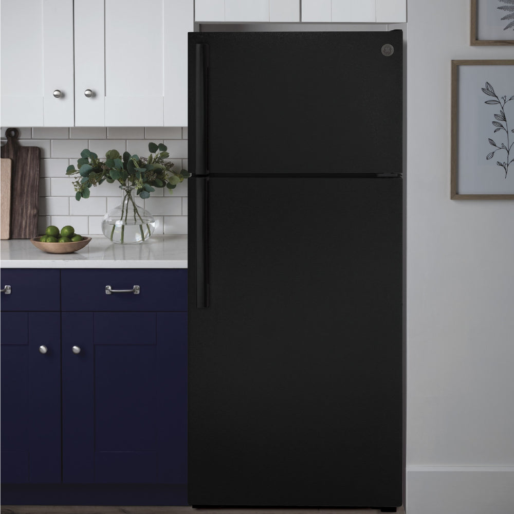 Refrigerador GE GTS17DTNRBB de 16,6 pies cúbicos con congelador superior, color negro 