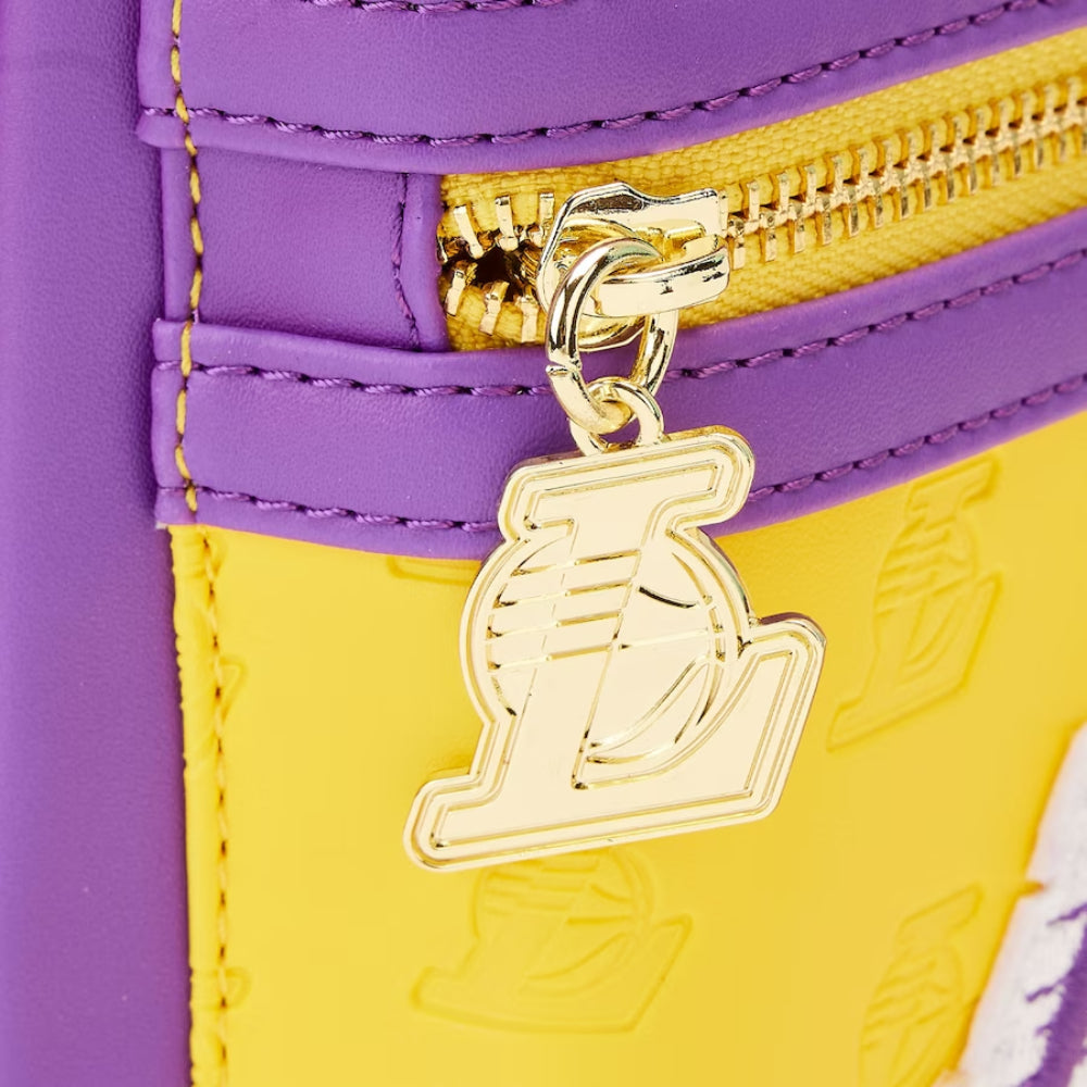 Mochila pequeña Loungefly de poliuretano con parches de los Lakers de la NBA de 10" en morado