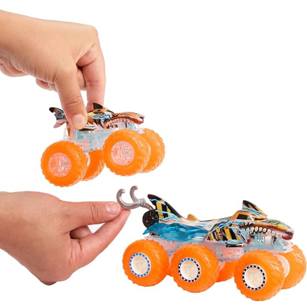 Camión de juguete y plataforma de carga Big Rig Power Smasher de Hot Wheels Monster Trucks (juego de 4)