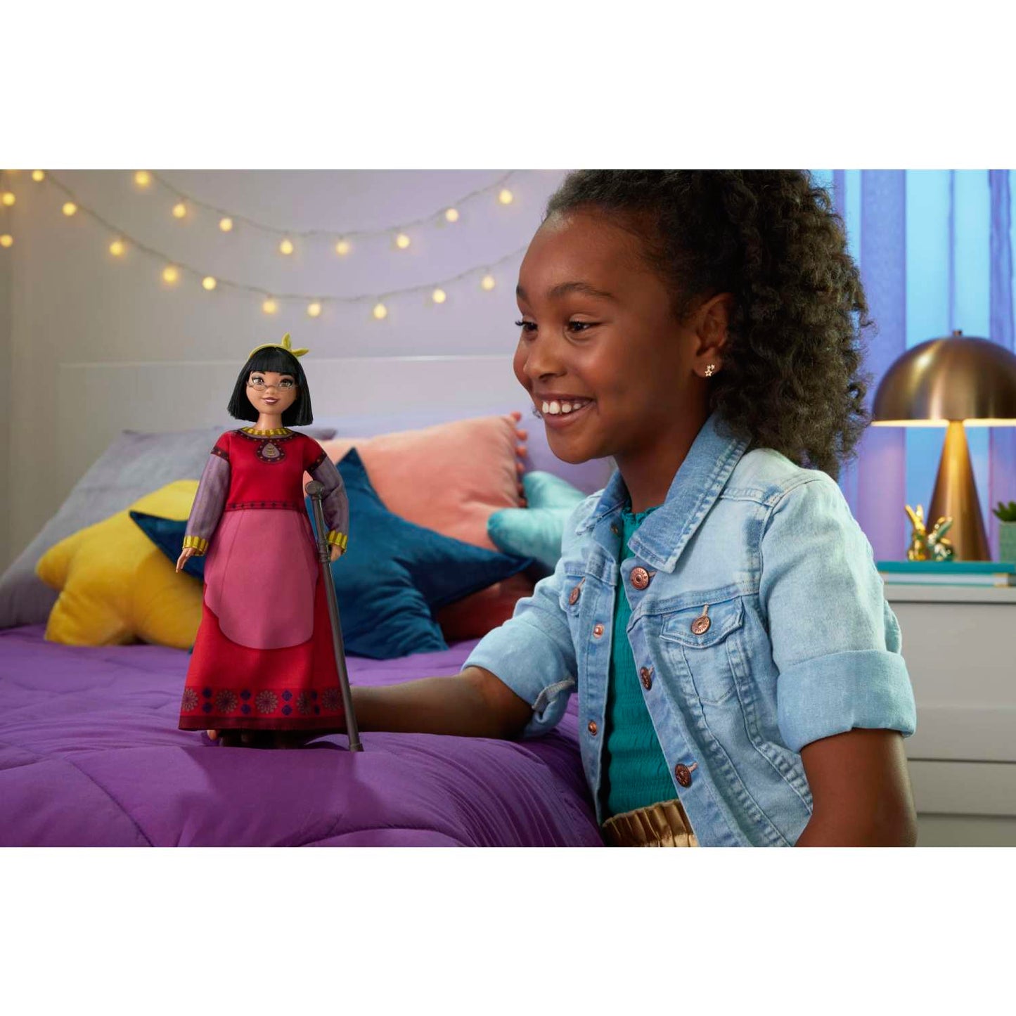 Muñeca de moda articulada Dahlia of Rosas de Disney Wish con cabello natural