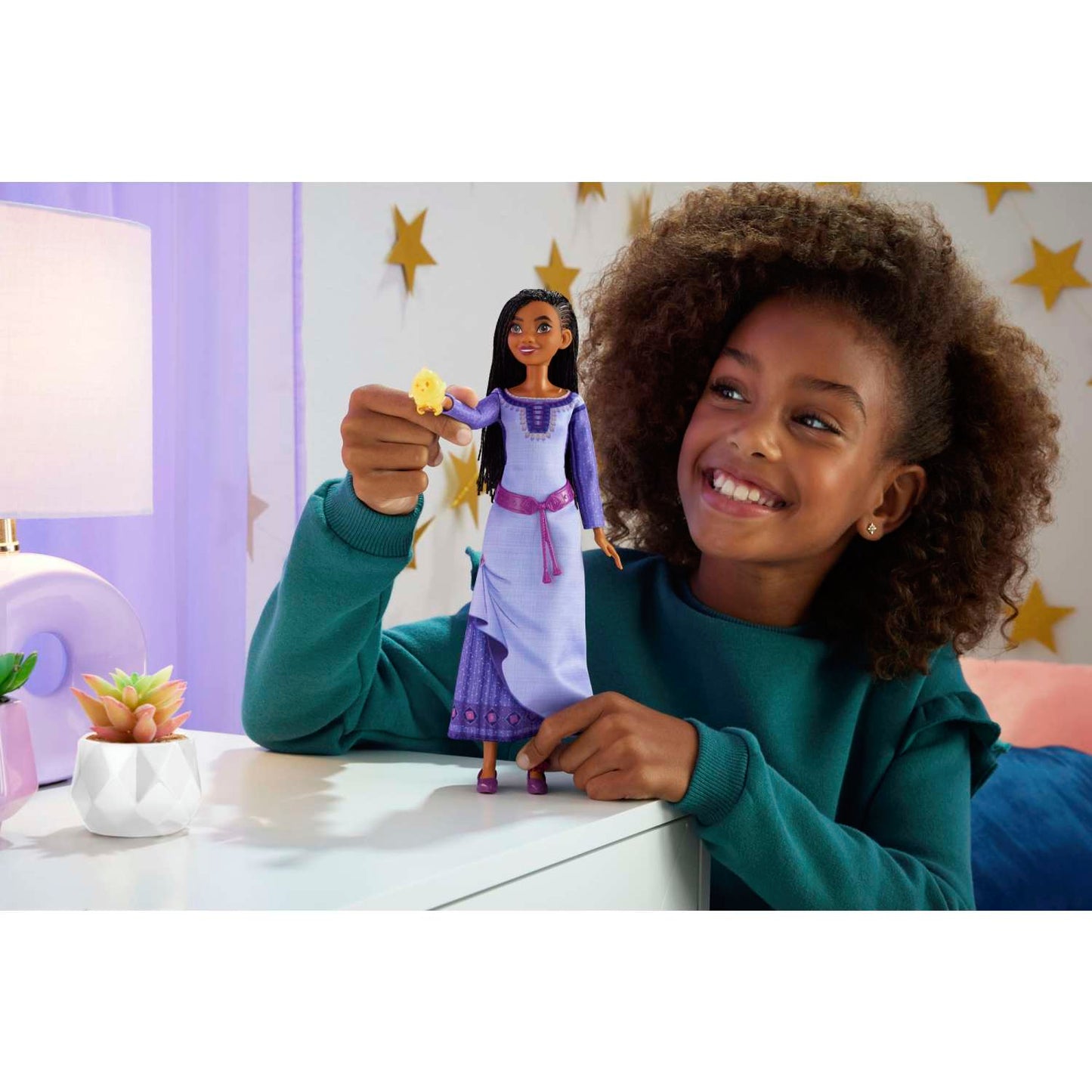 Muñeca de moda y figura de estrella con atuendo extraíble de Asha de Rosas cantante de Disney Wish