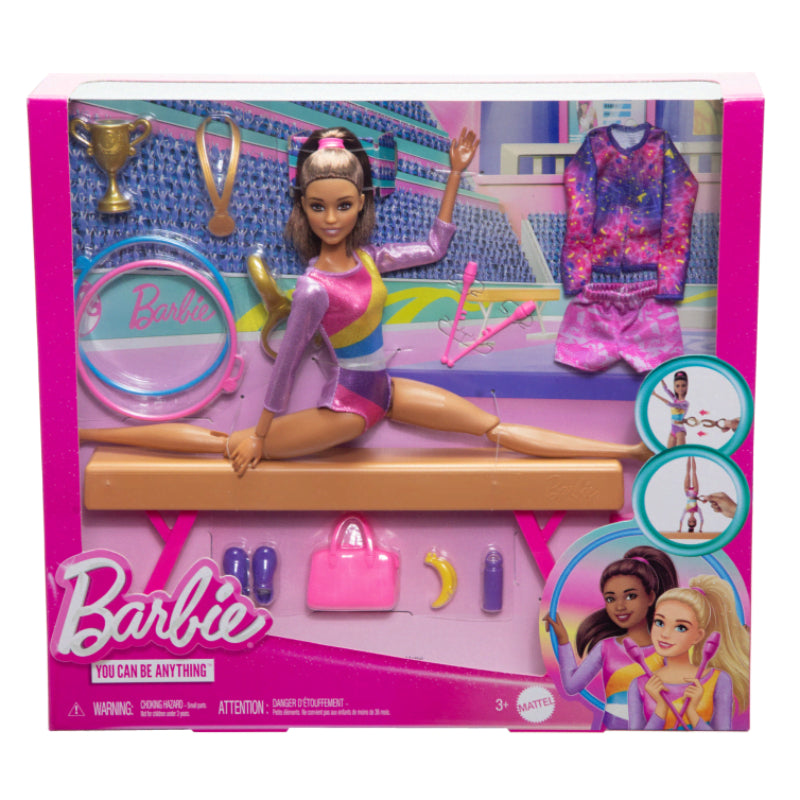 Muñeca Barbie de moda morena haciendo gimnasia