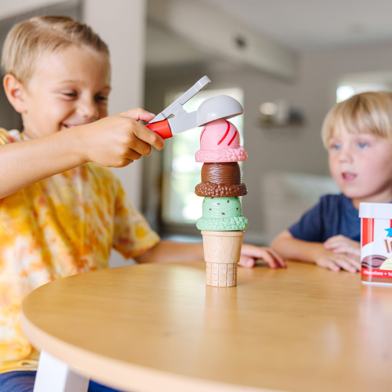 Juego de conos de helado apilables y con pala Melissa &amp; Doug