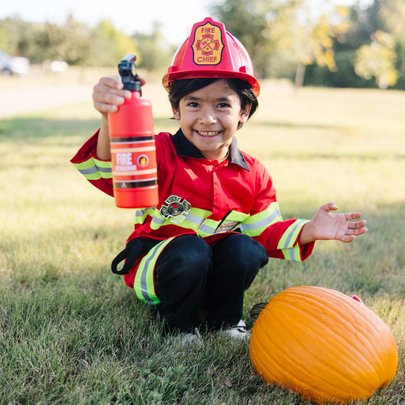 Conjunto de disfraz para juego de rol de jefe de bomberos para niños de Melissa &amp; Doug