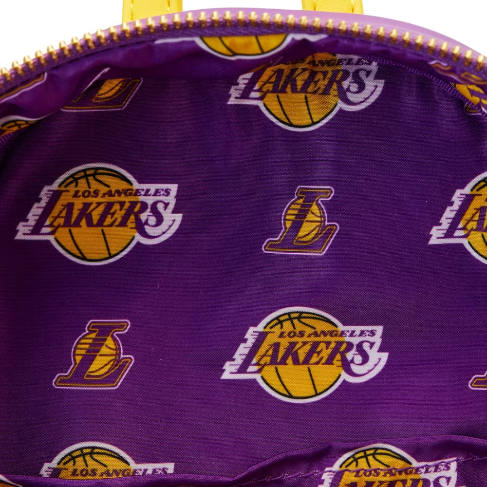 Mochila pequeña Loungefly de poliuretano con parches de los Lakers de la NBA de 10" en morado