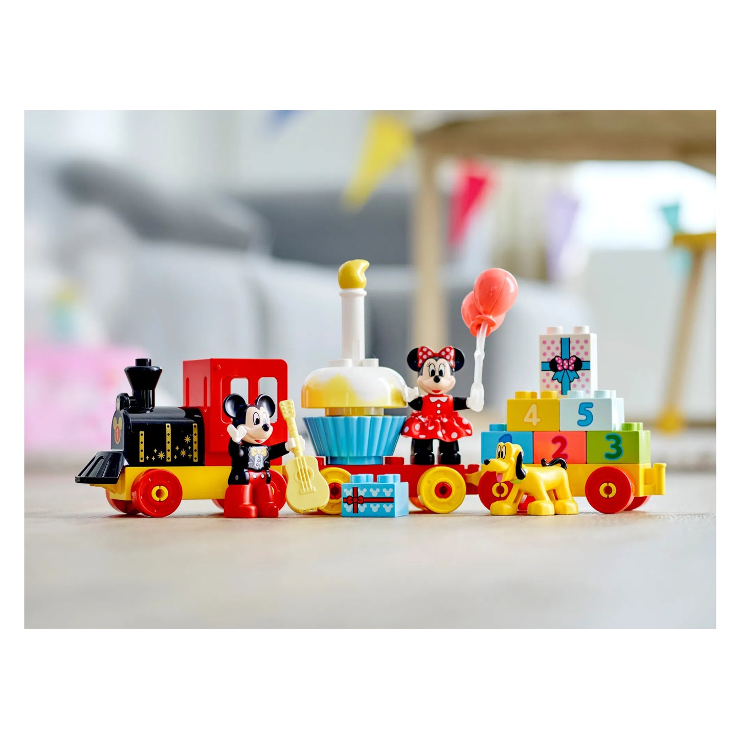 Juego de construcción de tren de cumpleaños de Mickey y Minnie LEGO DUPLO (22 piezas)