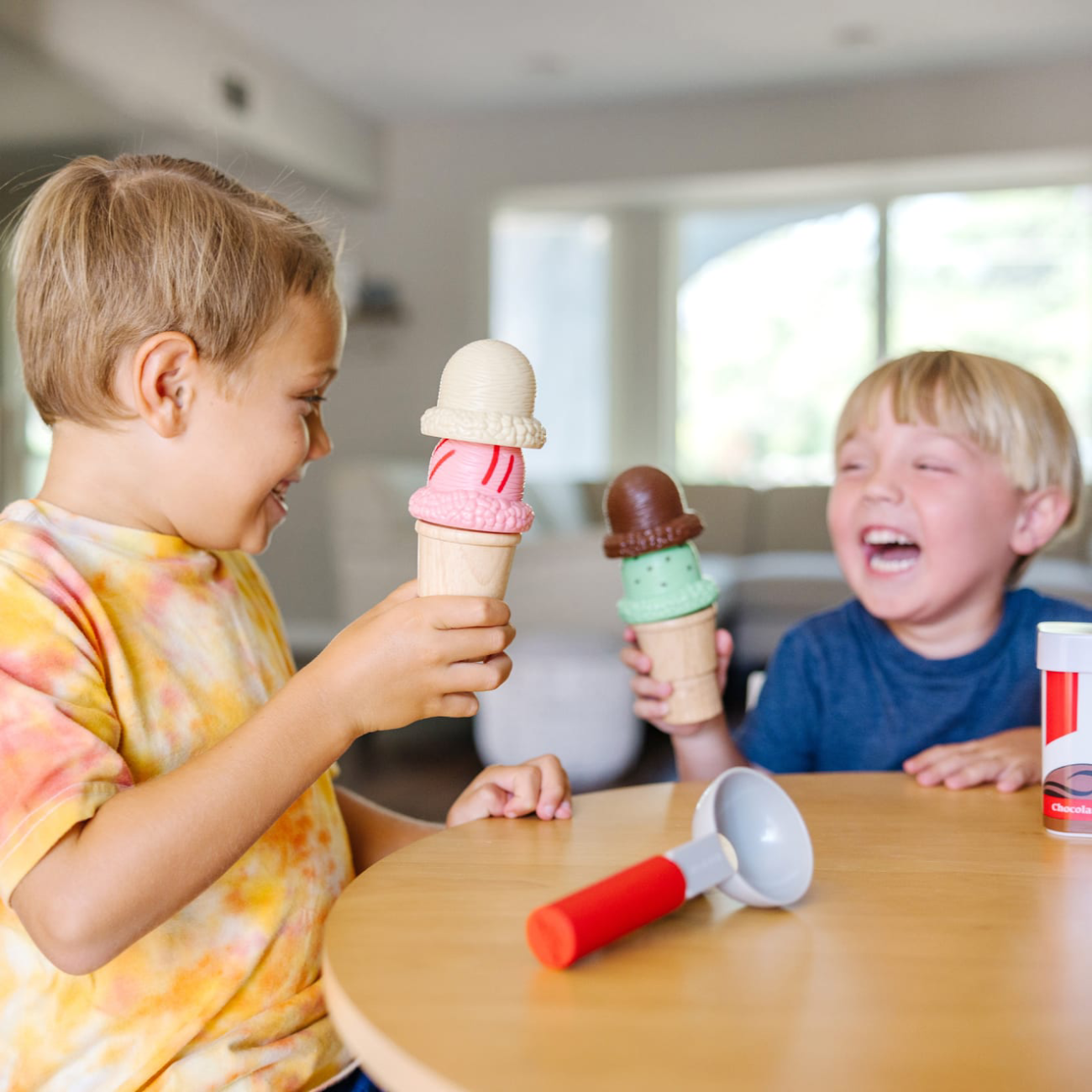 Juego de conos de helado apilables y con pala Melissa &amp; Doug