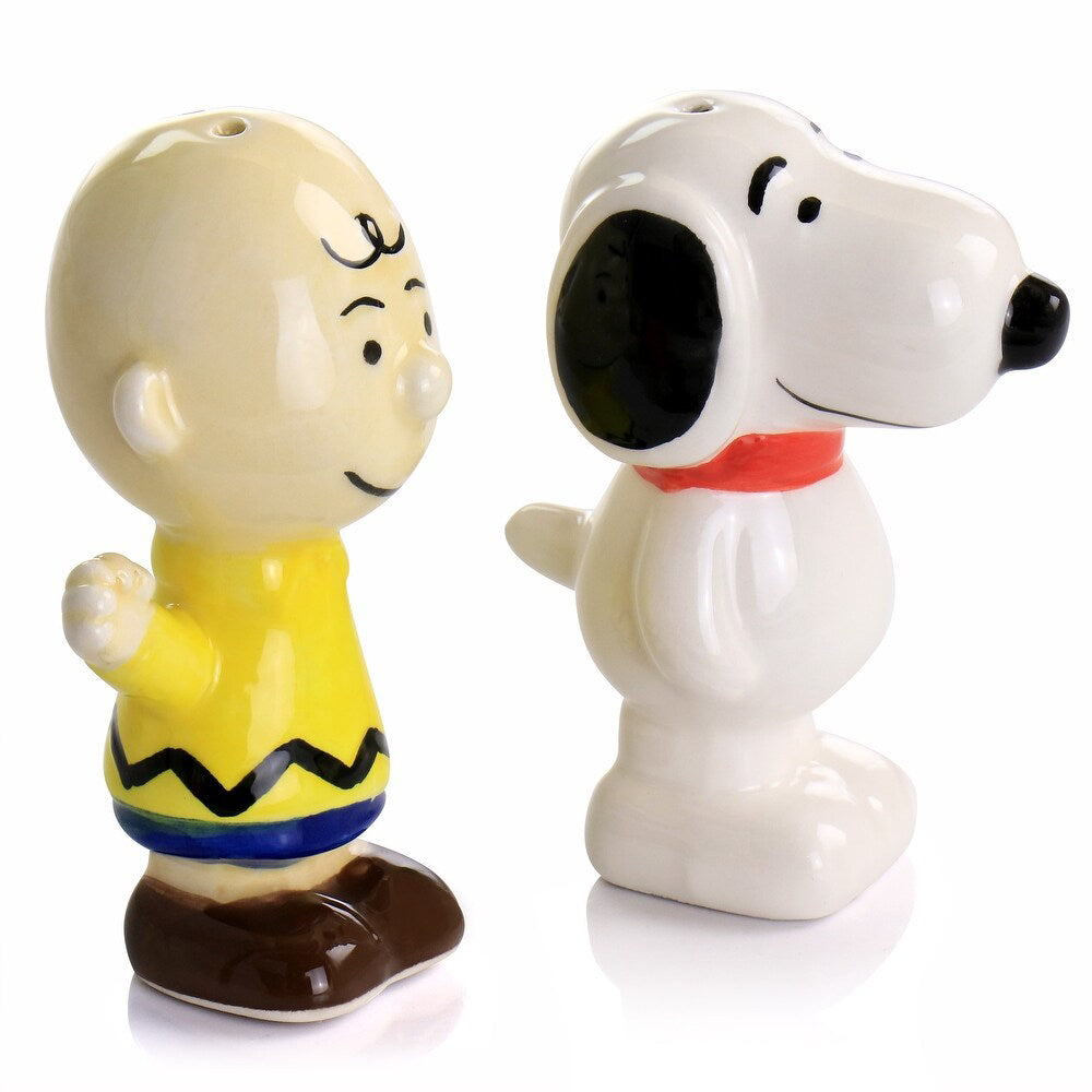 Salero y pimentero con figuras de Charlie Brown y Snoopy de Peanuts Classic Pals de Gibson (juego de 2)