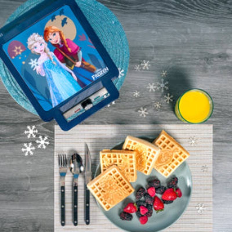 Uncanny Brands WM5/DIP/PR1 Disney Frozen Elsa, Anna, and Olaf Deluxe Waffler- Blue