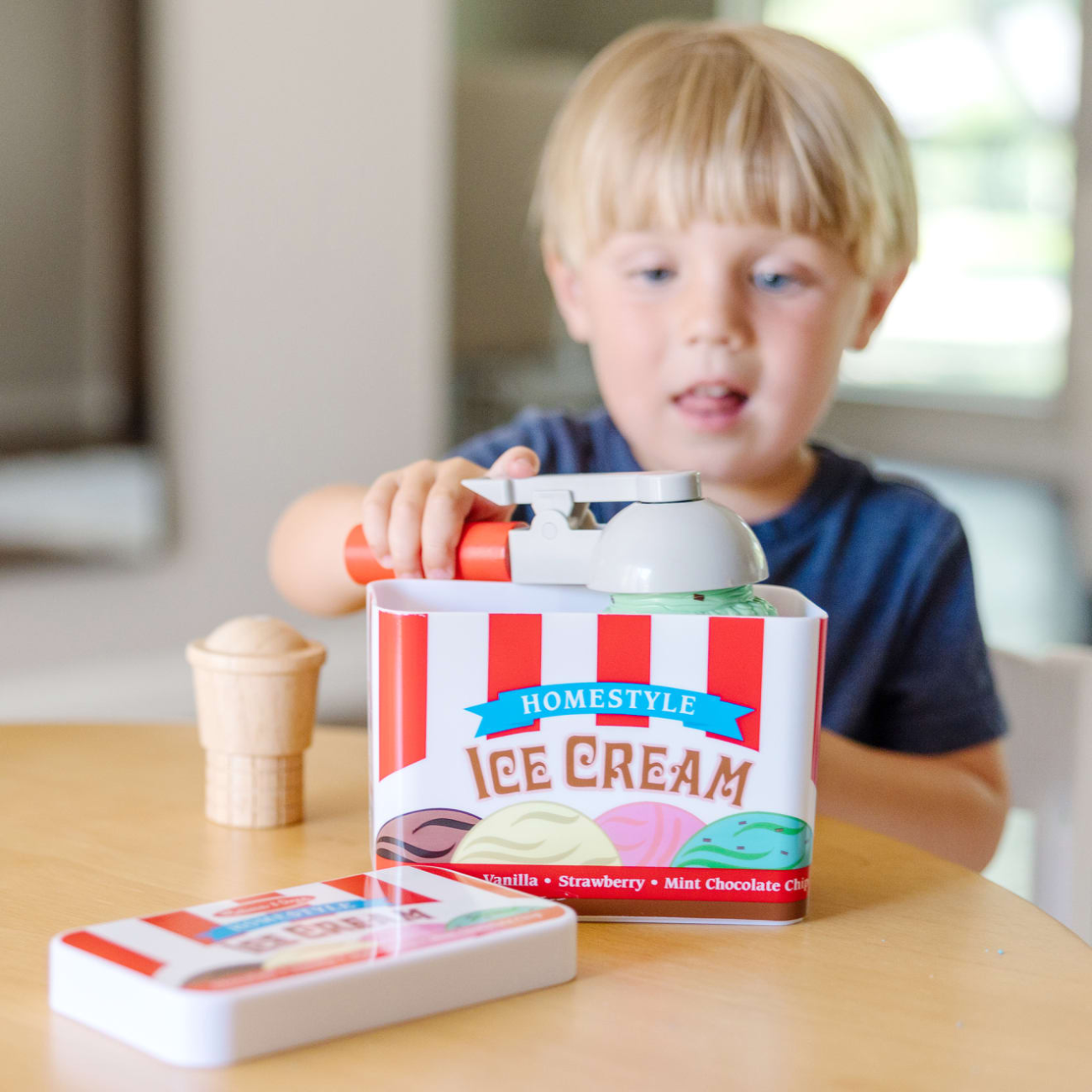 Juego de conos de helado apilables y con pala Melissa &amp; Doug