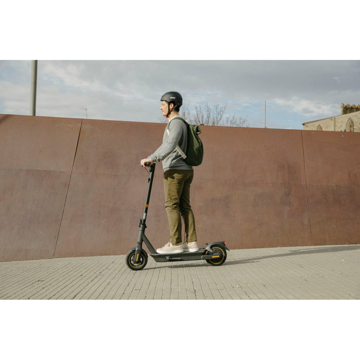 Patinete eléctrico plegable Segway G2 negro con alcance de 43 millas y velocidad máxima de 22 MPH