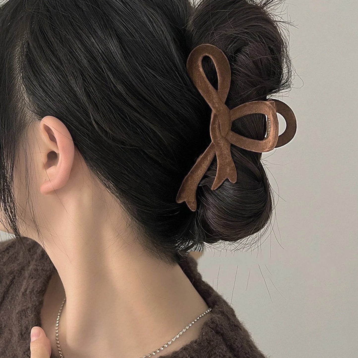 Fashion Women's Flocking Bow Hair Clip Red Velvet Hair Claw Autumn Winter Ladies Large Shark Clip Korean Hair Accessories