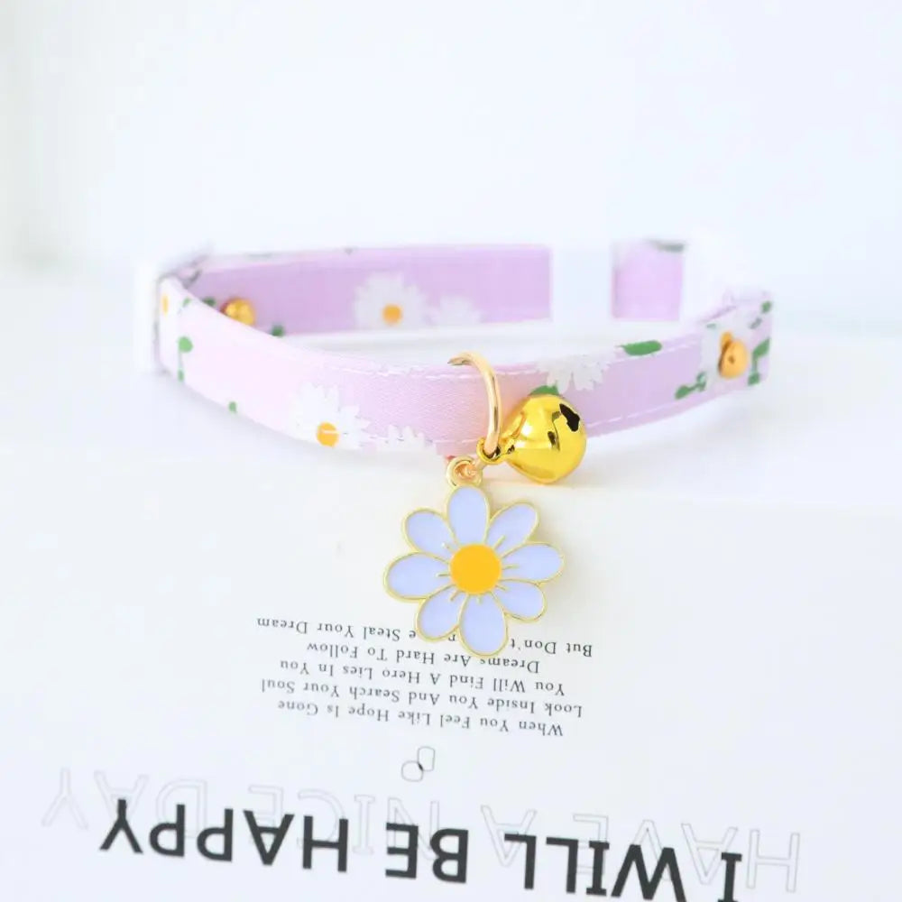 Adjustable Beauty Cat Pet Collar with Bell Dog Necklace Cute Kitten Puppy Flower Pendant Cat Accessories Supplier