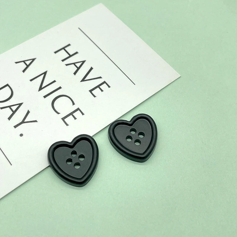 20 Piece Set of 18mm Colorful Heart Shaped Plastic Buttons for Children's Clothing and Sweaters Cute DIY Sewing Accessories