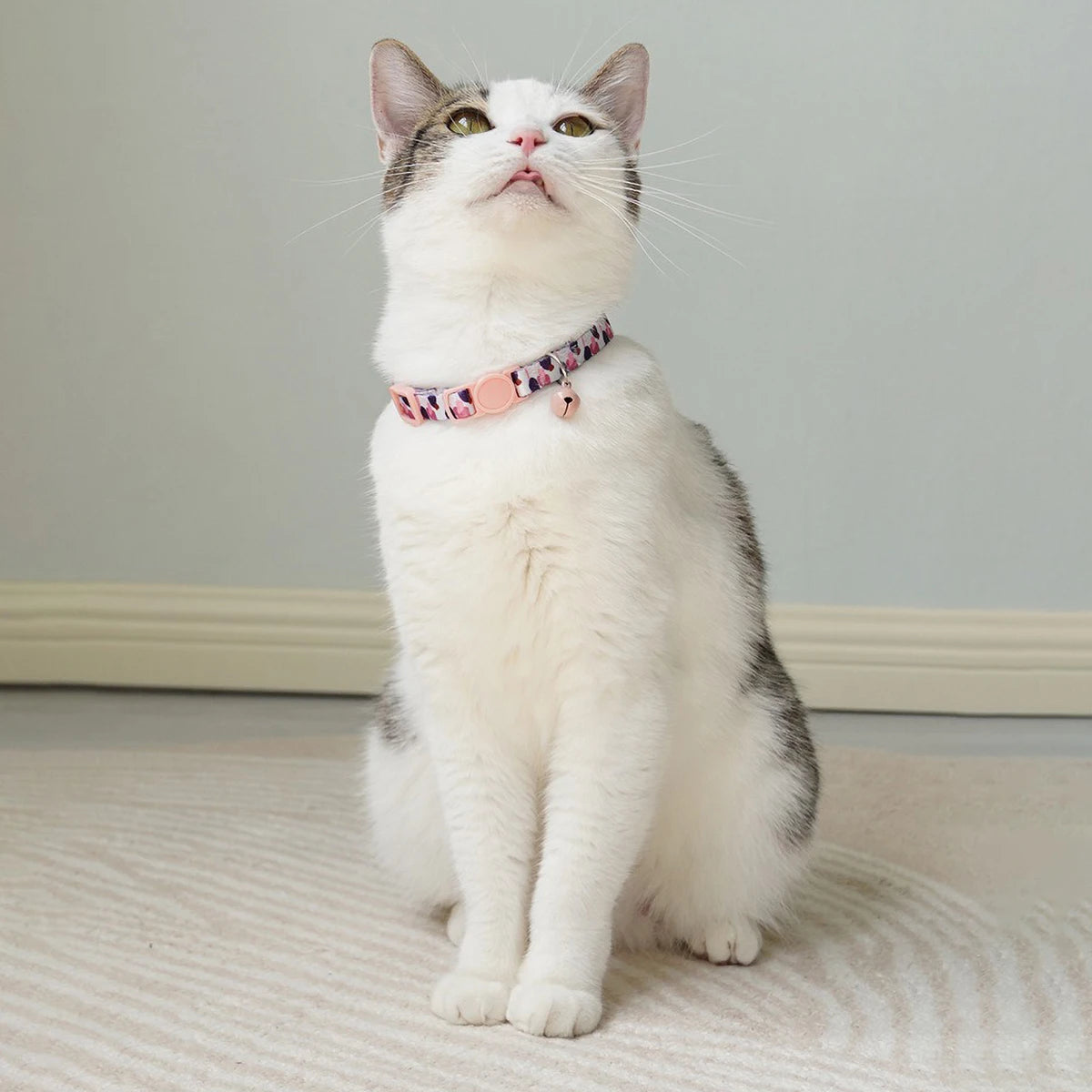 Cute Cat Weaving Necklace with Small Bell Design Anti-Suffocation Cat Collar Adjustable 15-30cm Comfortable Soft nylon material